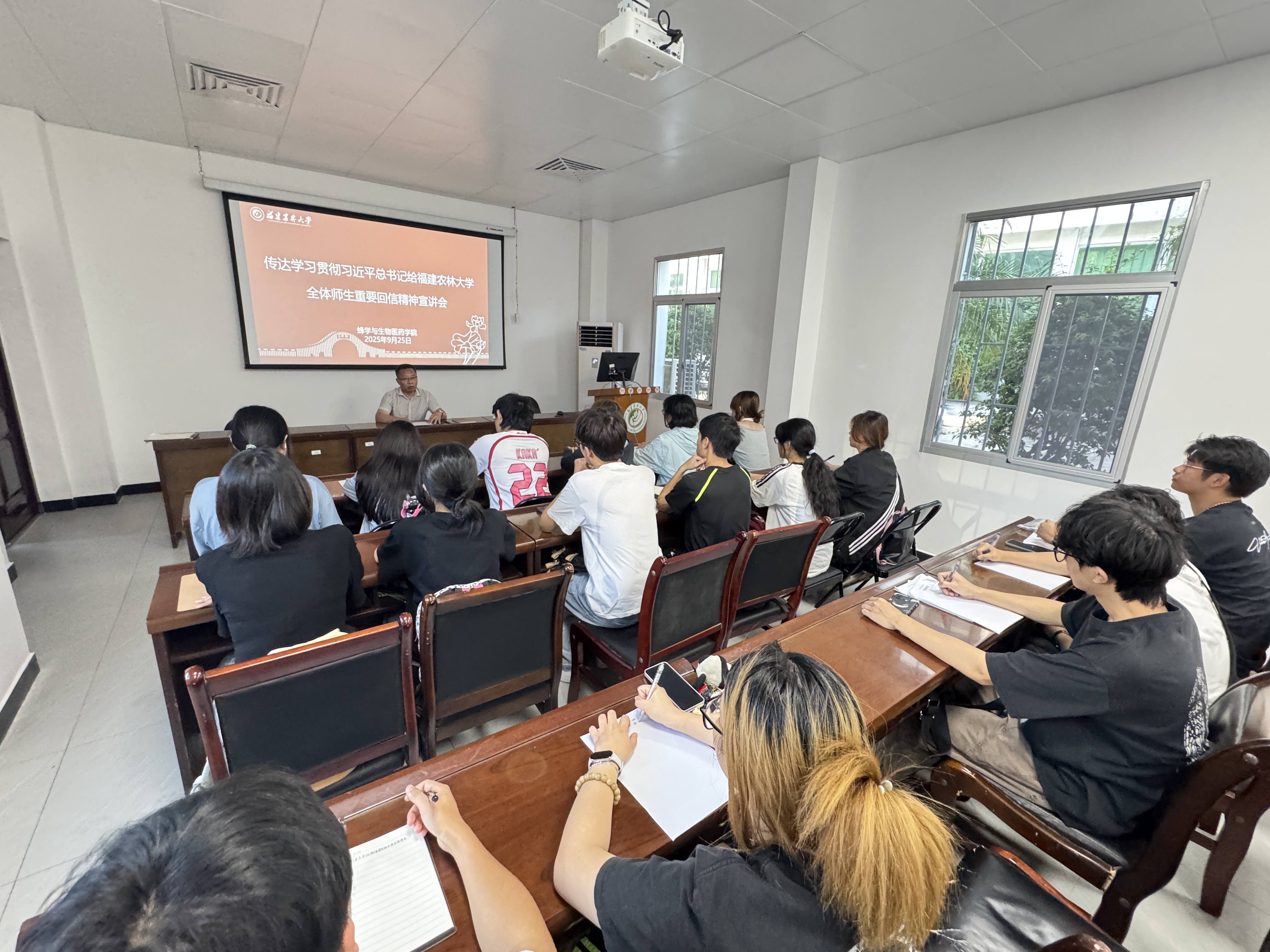 黄顺容 蜂学 制药.jpg